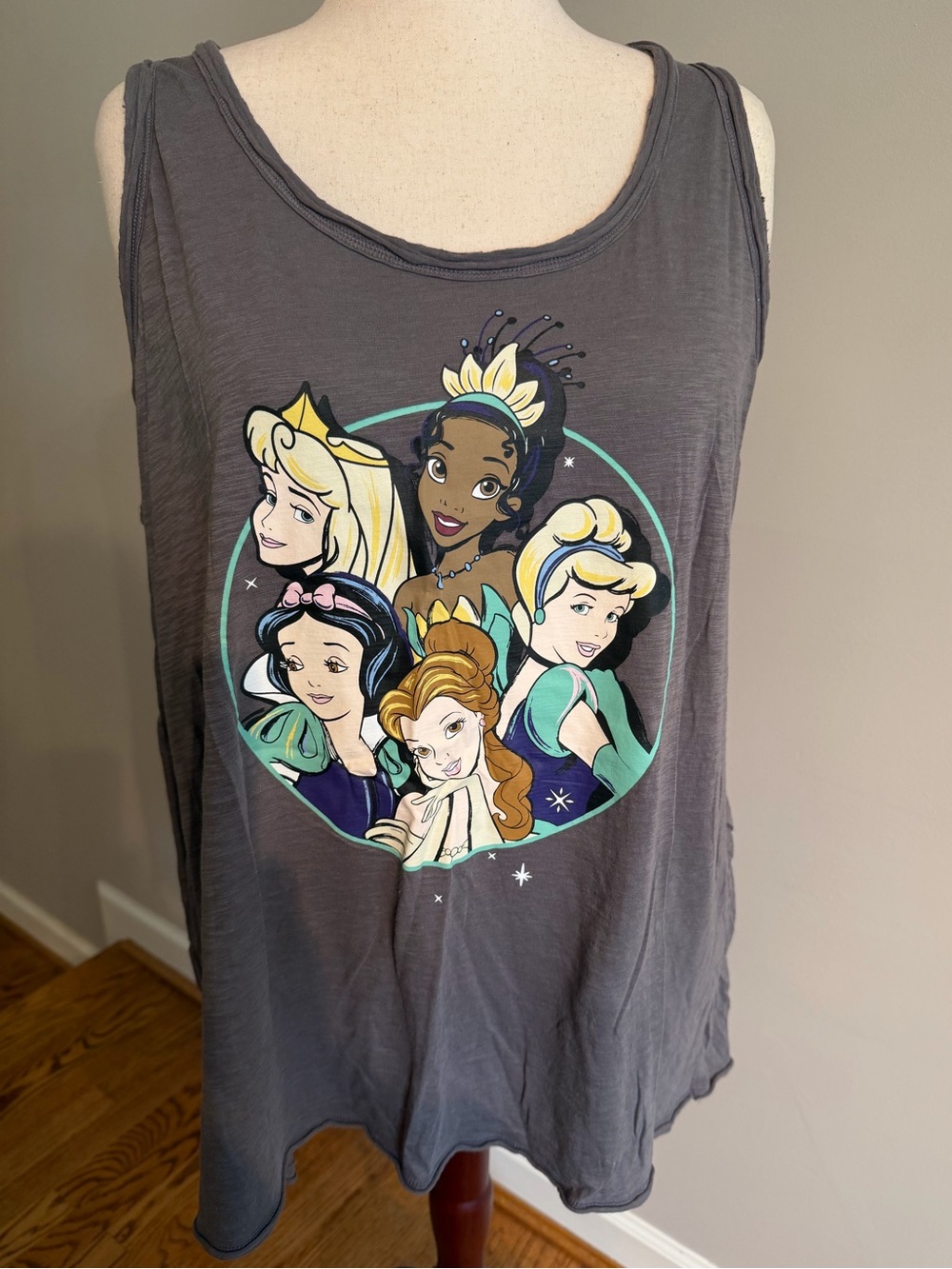 DisneyXTorrid Princesses Lightweight Raw Edge Tank - Torrid Size 3 (22-24,3X)